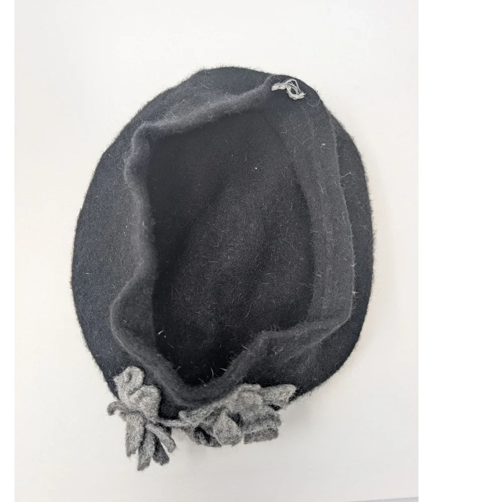 Vintage Style Wool Blend Beret Hat Gray Felt Floral Applique Parisian Chic Retro